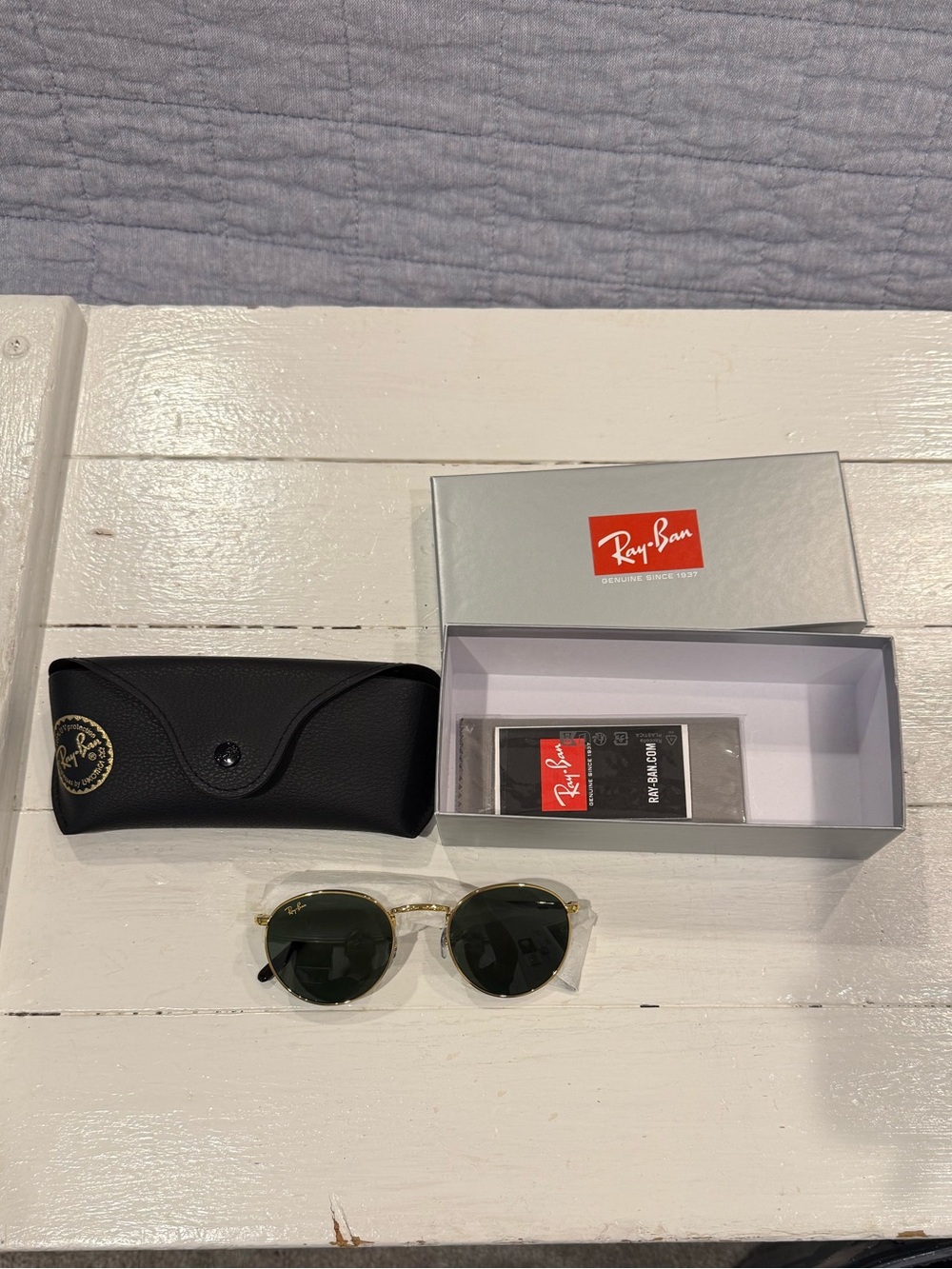 Brand new, never worn Ray-Ban RB3637 New Round sunglasses.